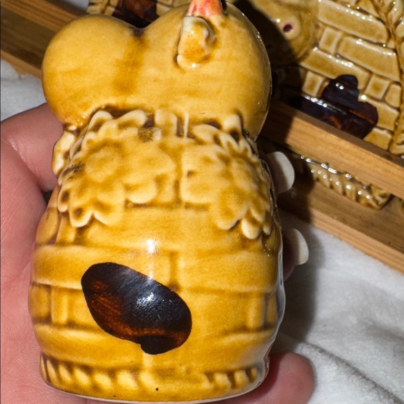 Adorable Vintage Cow Salt & Pepper Shaker Set with Napkin Holder - Picture 12 of 16